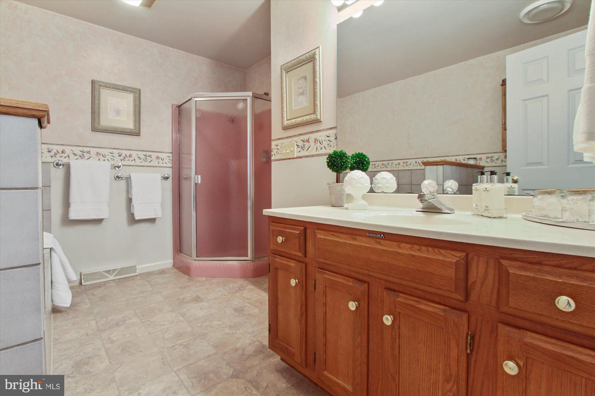 805 Chambers Ridge York, PA 17402 - Photo 19 of 29 Gallery Image 19