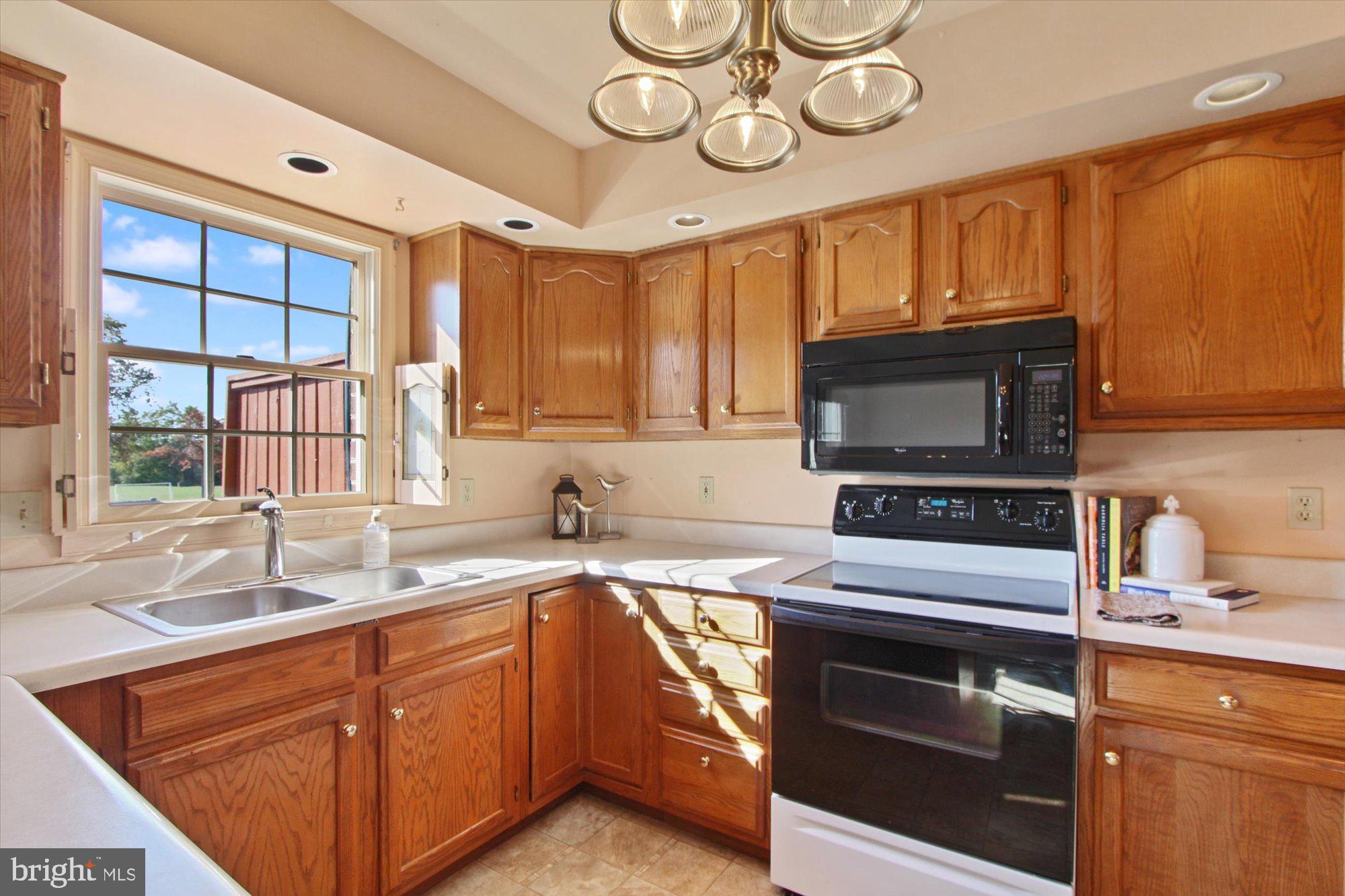 805 Chambers Ridge York, PA 17402 - Photo 10 of 29 Gallery Image 10