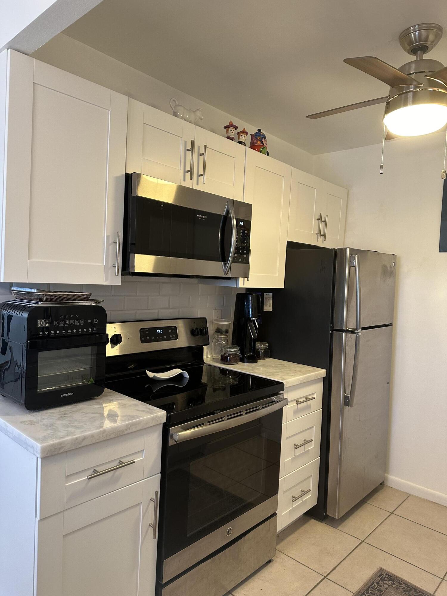 3030 Guildford East, Unit 3030 Boca Raton, FL 33434 - Photo 2 of 18 Kitchen-1