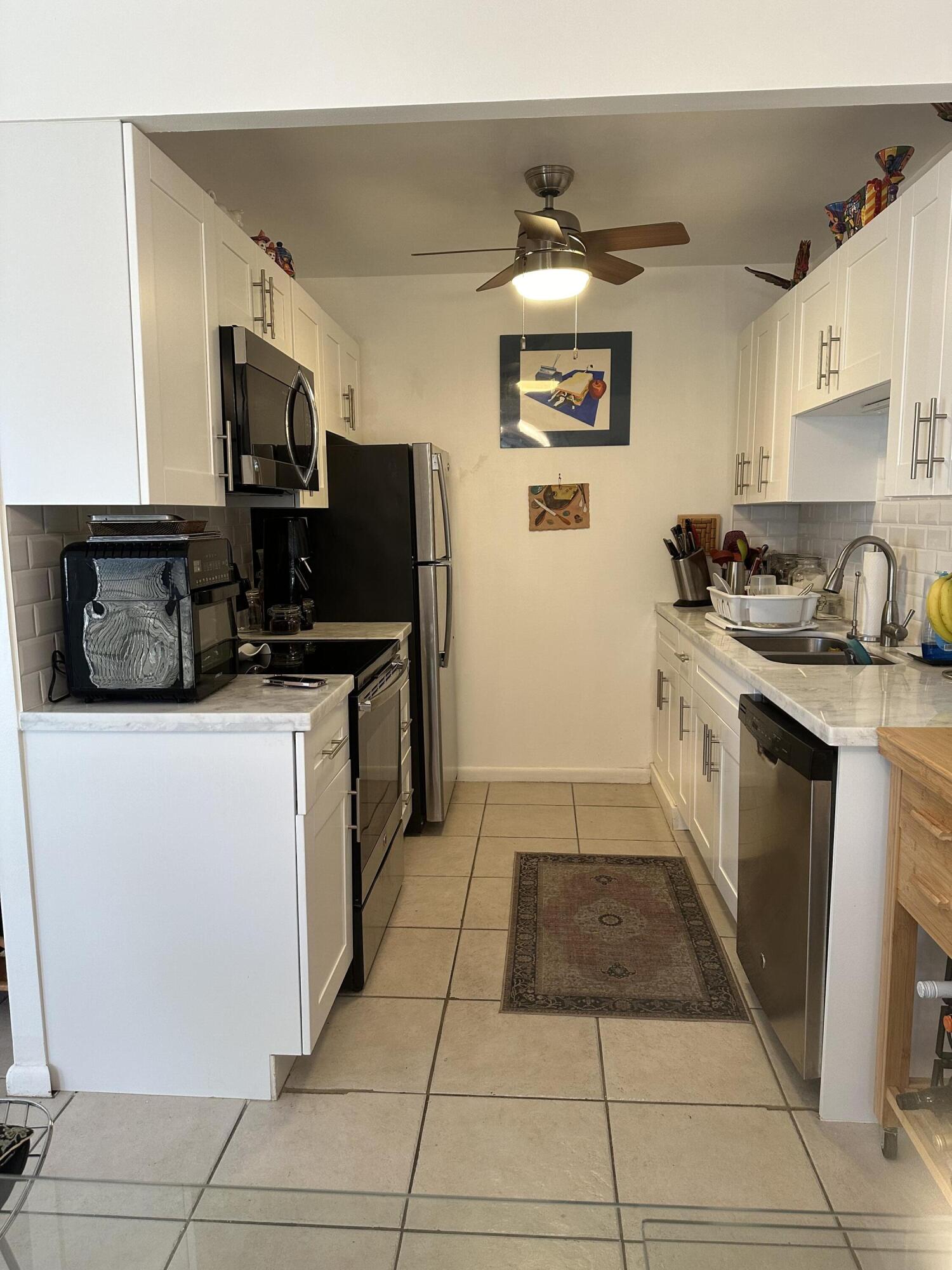 3030 Guildford East, Unit 3030 Boca Raton, FL 33434 - Photo 4 of 18 Kitchen-3