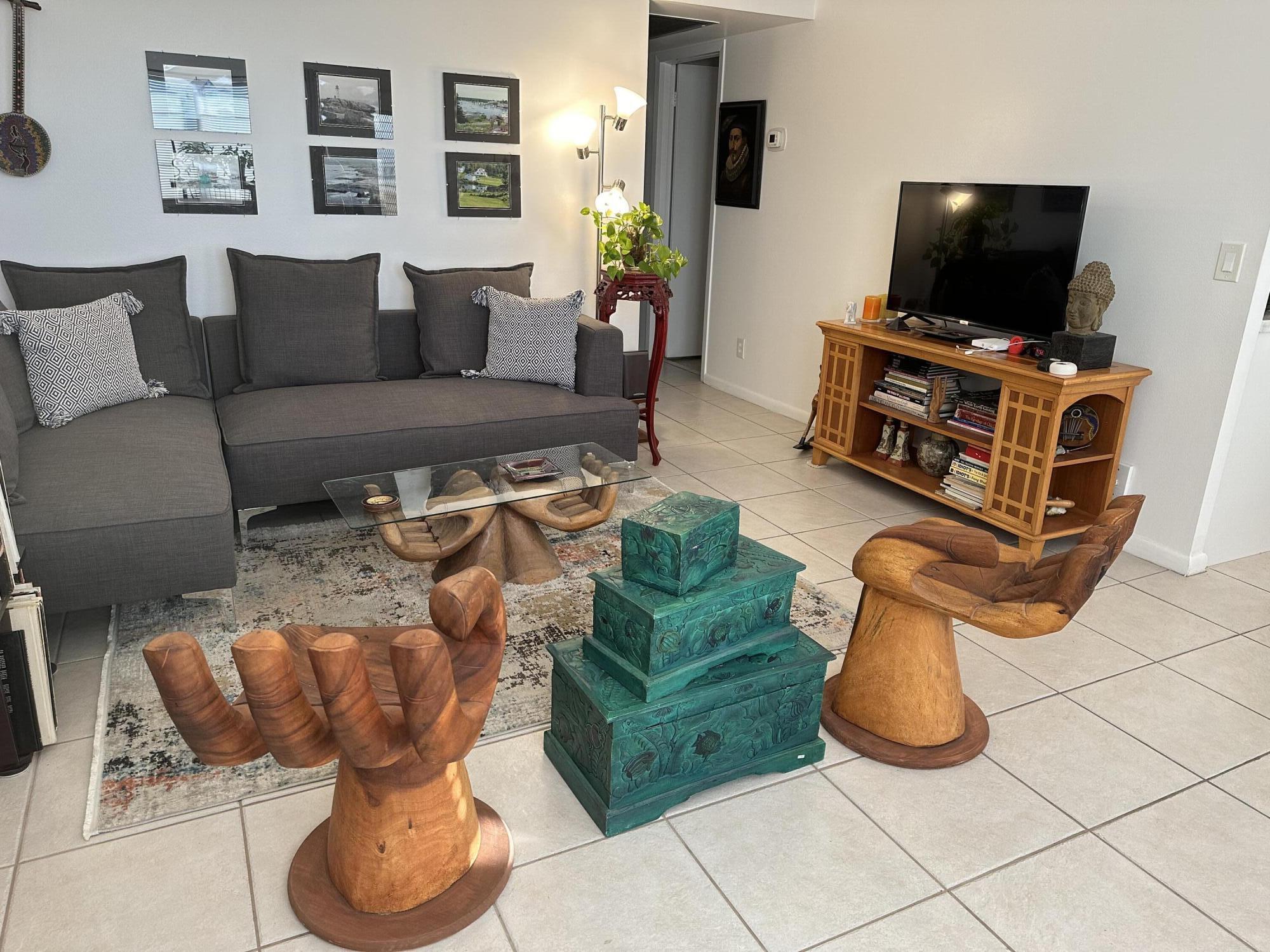 3030 Guildford East, Unit 3030 Boca Raton, FL 33434 - Photo 9 of 18 Living Room-3