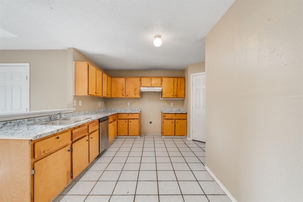 2516 Gerry Way Street Lancaster, TX 75134 - Photo 16 of 40