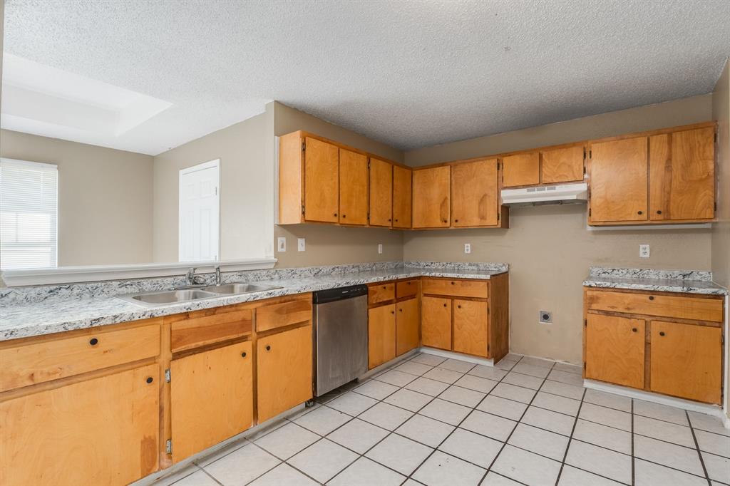 2516 Gerry Way Street Lancaster, TX 75134 - Photo 17 of 40