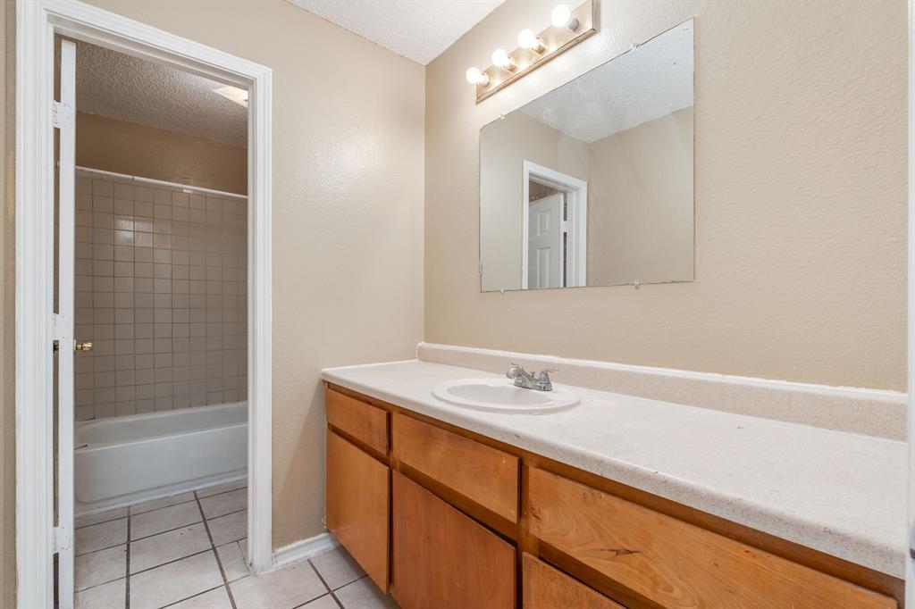 2516 Gerry Way Street Lancaster, TX 75134 - Photo 24 of 40