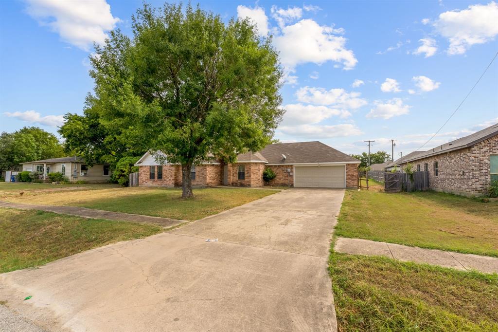 2516 Gerry Way Street Lancaster, TX 75134 - Photo 4 of 40