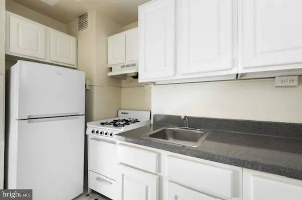 $1,610 | 2100-2 Walnut Street, Unit 5G, Philadelphia, PA 19103