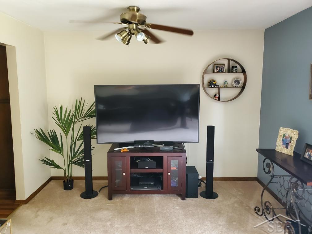 229 Churchgrove Road Frankenmuth, MI 48734 - Photo 4 of 12 31388537-3.JPG