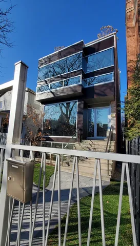 $1,895,000 | 1928 West Wolfram Street, Chicago, IL 60657