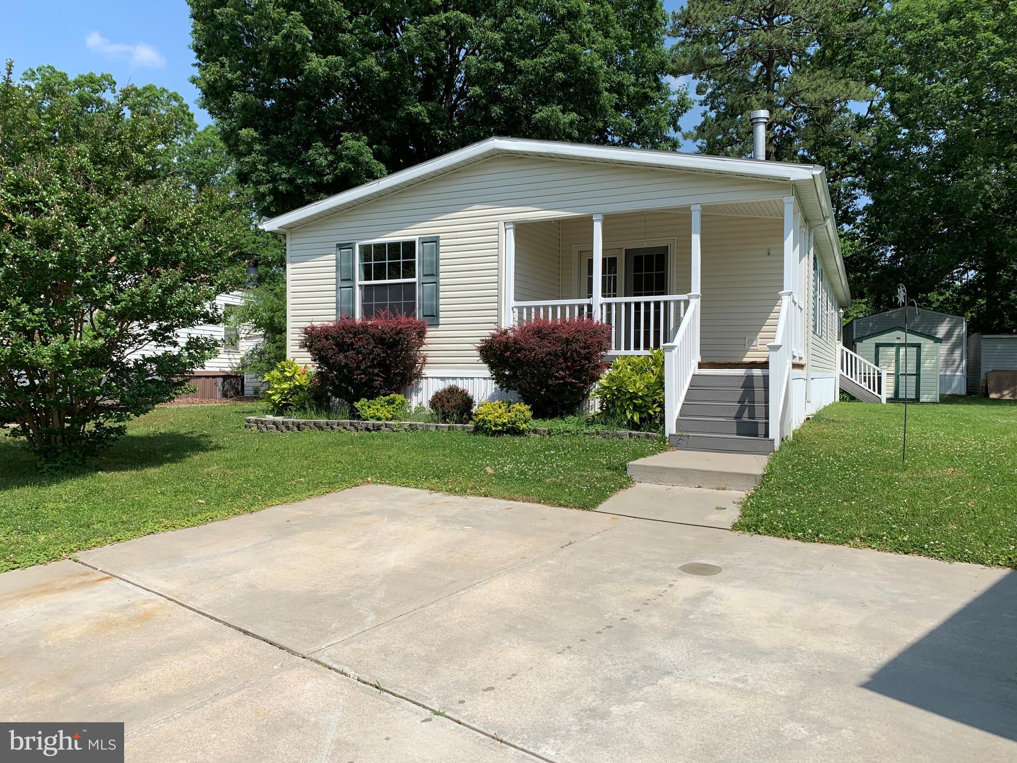Extra Spacious Lot w/ Lots of Landscaping
