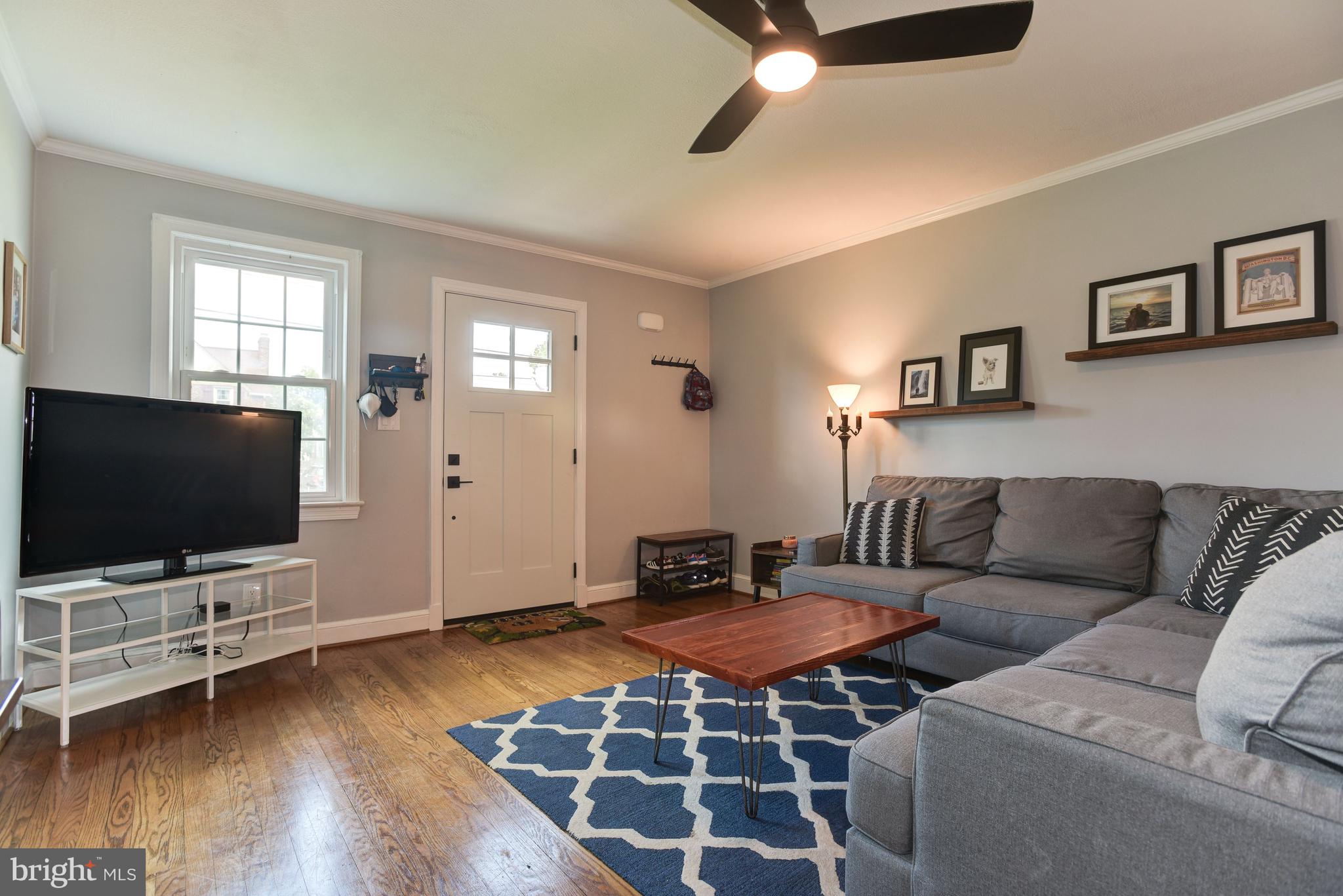 118 Normandy Drive Silver Spring, MD 20901 - Photo 8 of 37 Living Room