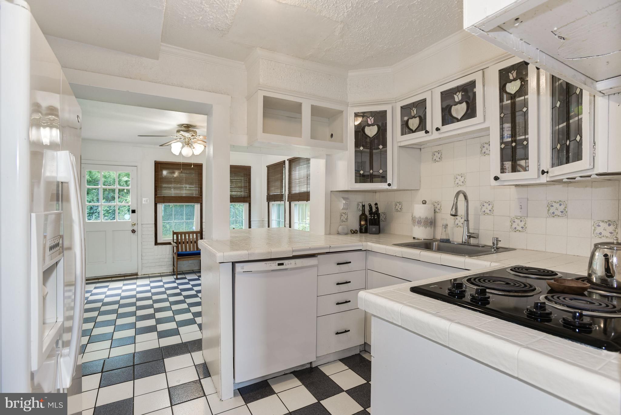 118 Normandy Drive Silver Spring, MD 20901 - Photo 10 of 37 Kitchen