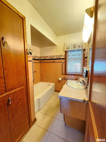 $95,000 | 1329 14th Avenue, Fulton, IL 61252