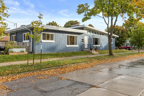 $1,525 | 426 East Ohio Avenue, Milwaukee, WI 53207