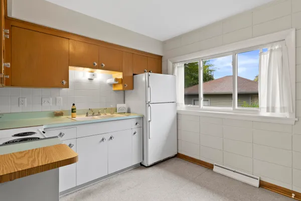 $1,525 | 426 East Ohio Avenue, Milwaukee, WI 53207