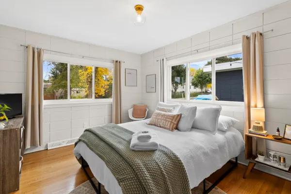 $1,525 | 426 East Ohio Avenue, Milwaukee, WI 53207