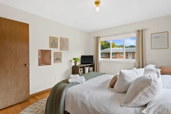 $1,525 | 426 East Ohio Avenue, Milwaukee, WI 53207