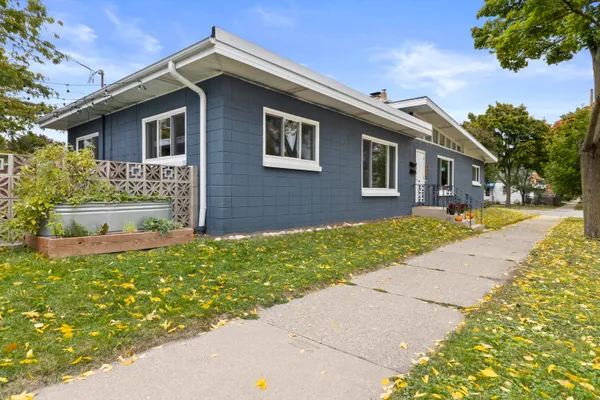 $1,525 | 426 East Ohio Avenue, Milwaukee, WI 53207