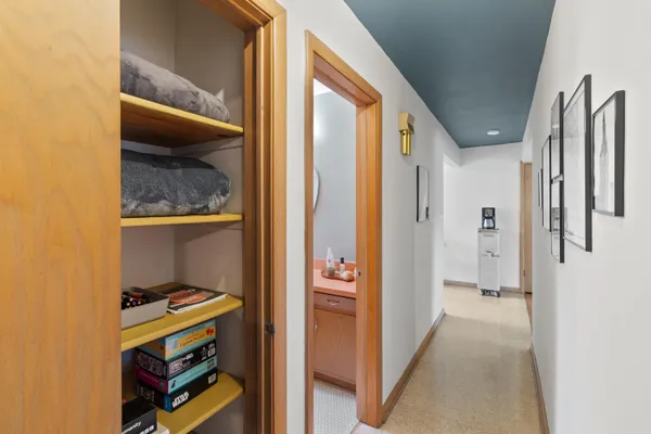 $1,525 | 426 East Ohio Avenue, Milwaukee, WI 53207