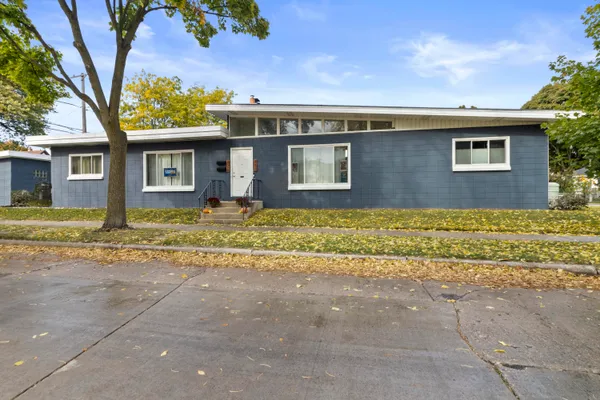 $1,525 | 426 East Ohio Avenue, Milwaukee, WI 53207