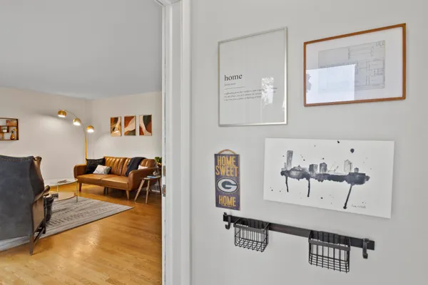 $1,525 | 426 East Ohio Avenue, Milwaukee, WI 53207