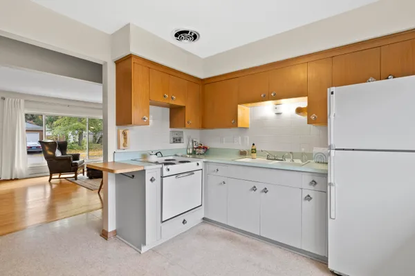 $1,525 | 426 East Ohio Avenue, Milwaukee, WI 53207