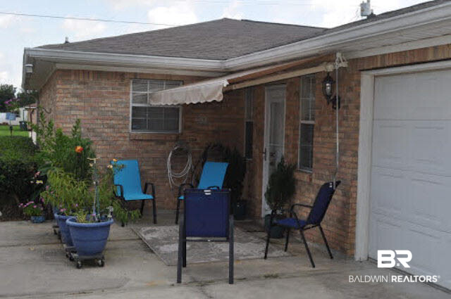 511 West Amanda Avenue Foley, AL 36535 - Photo 18 of 23 Side Porch