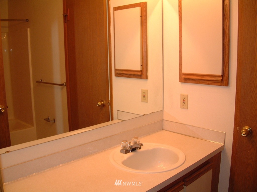 708 North 85th Street Seattle, WA 98103 - Photo 6 of 7 Gallery Image 6