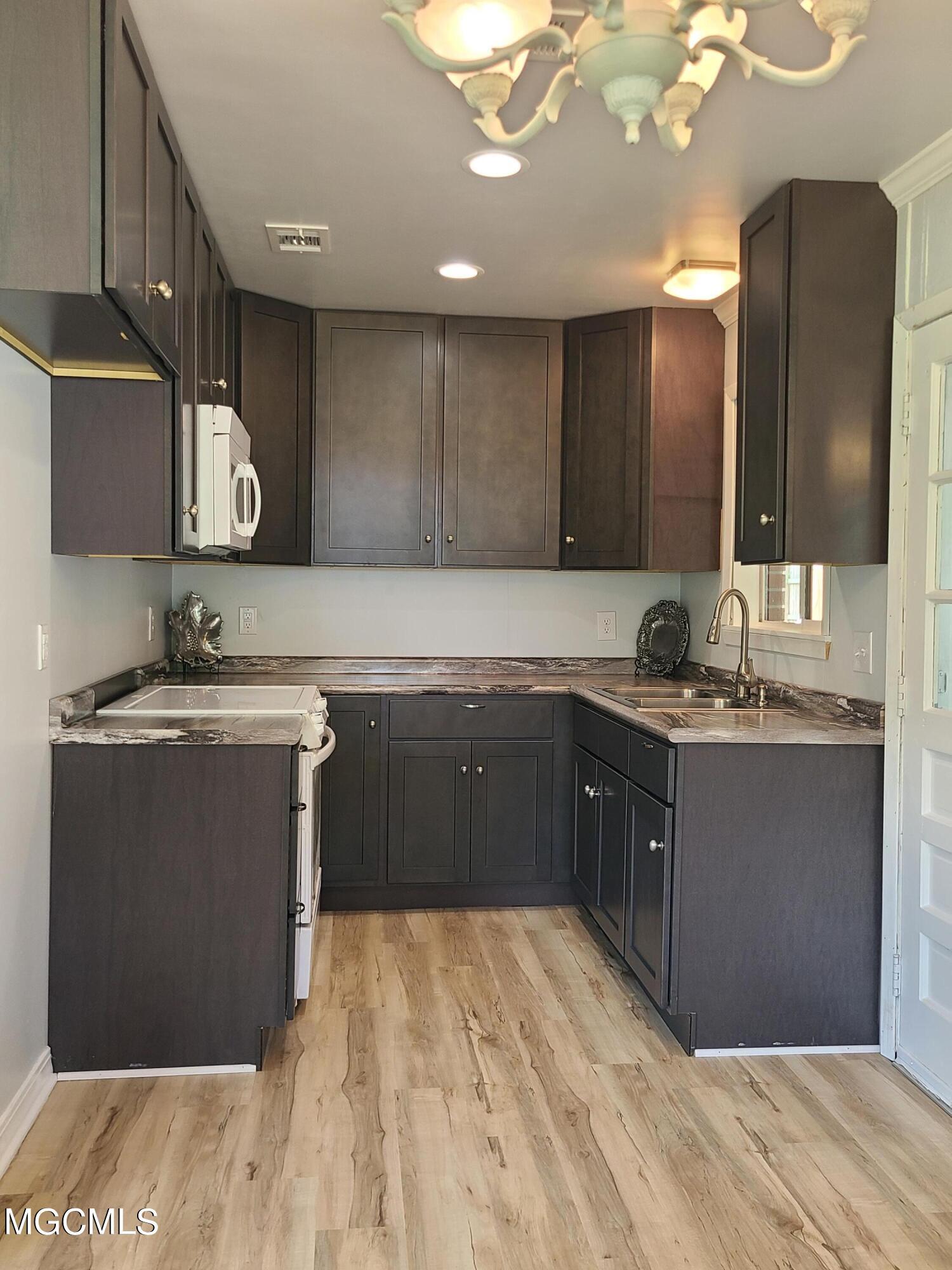 245 Reinike Road Long Beach, MS 39560 - Photo 5 of 25 Kitchen