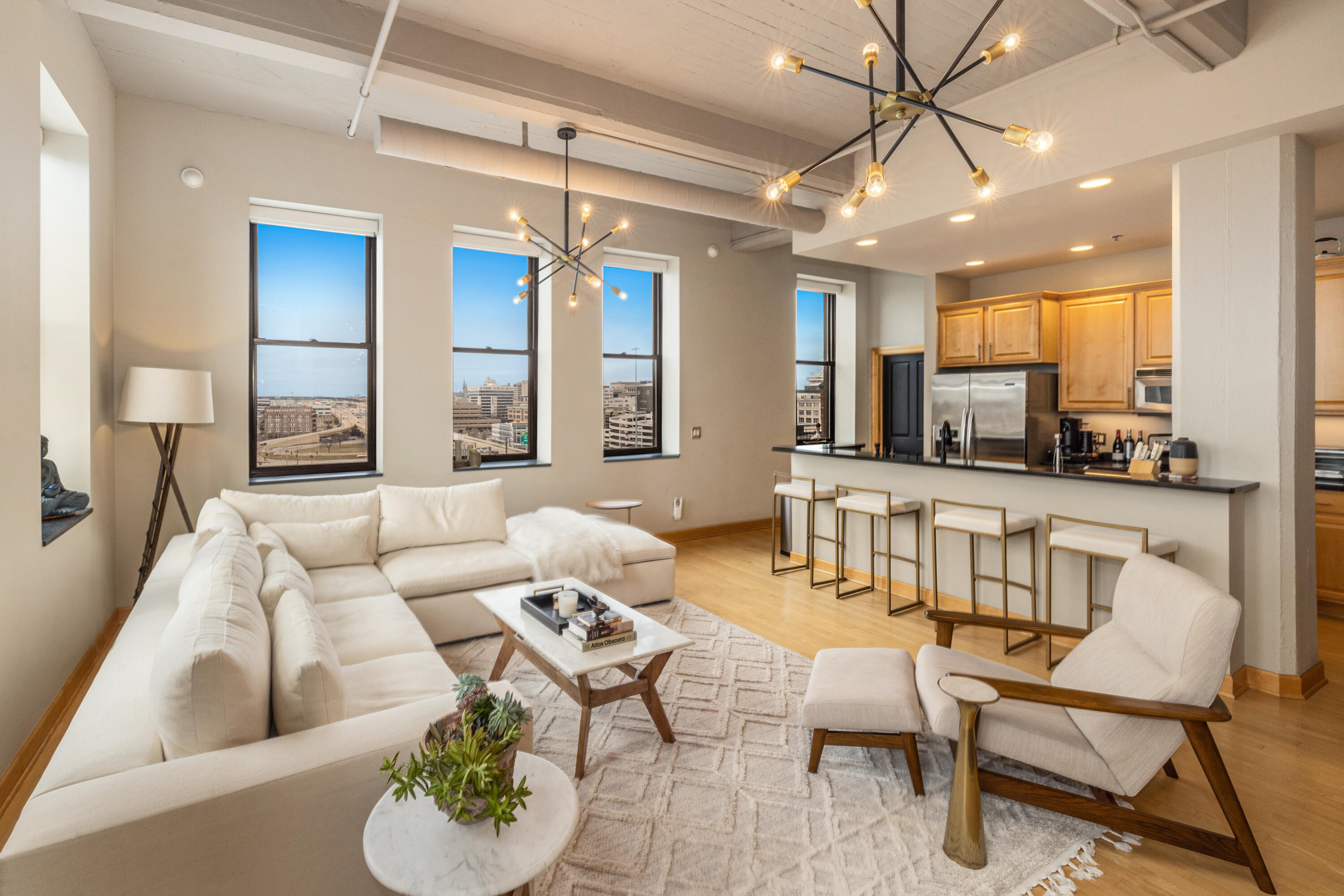 Beautiful 9th Floor Corner Unit