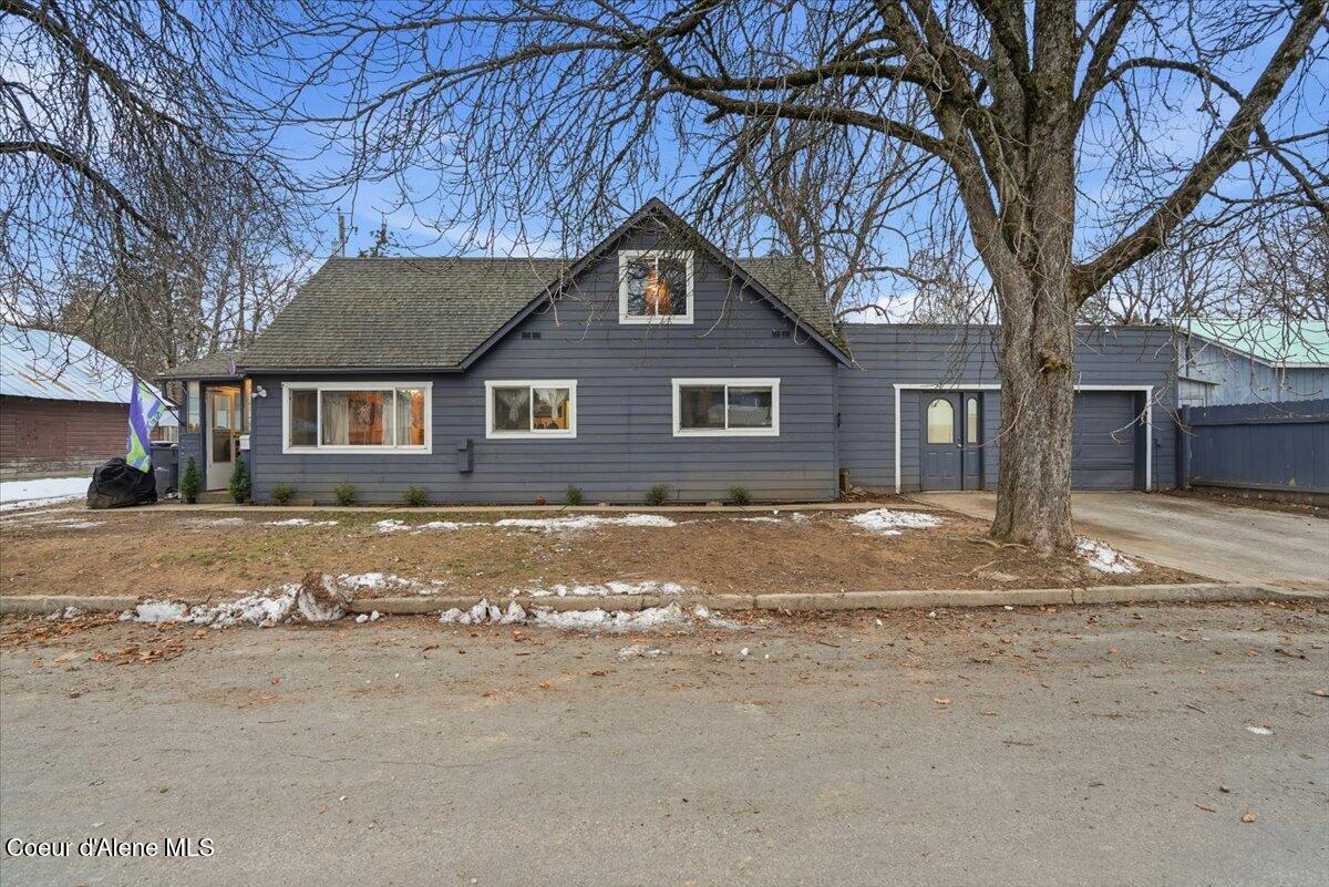 215 North Forest Avenue Sandpoint, ID 83864 - Photo 2 of 39 02-Front of Home