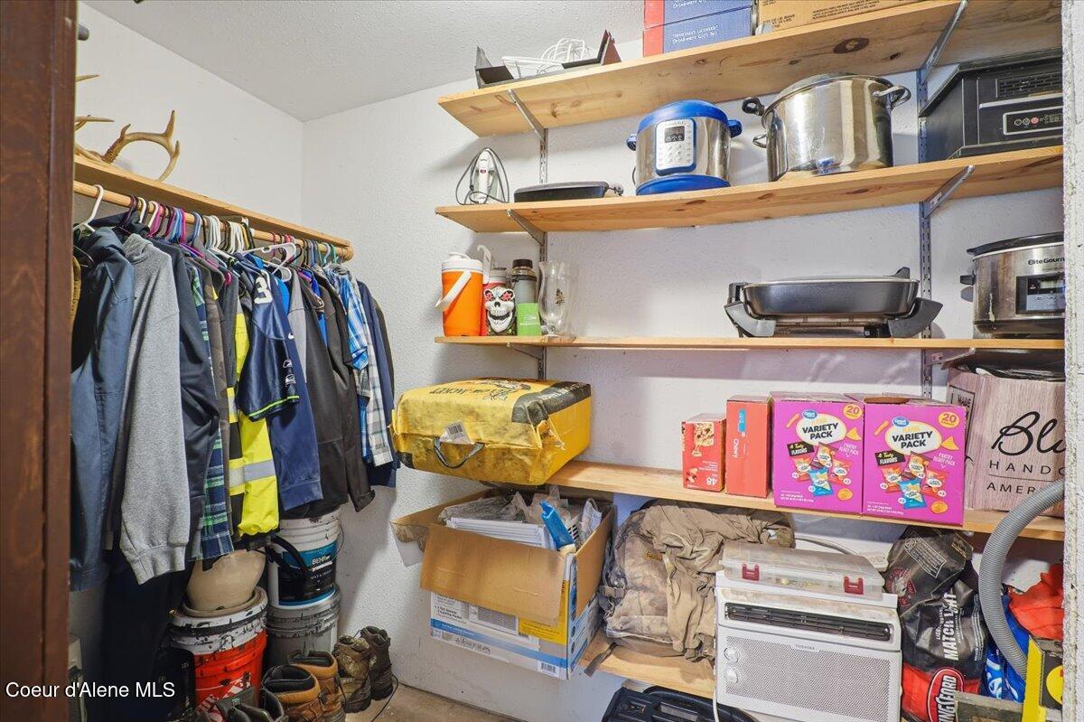 215 North Forest Avenue Sandpoint, ID 83864 - Photo 23 of 39 24-Mudroom