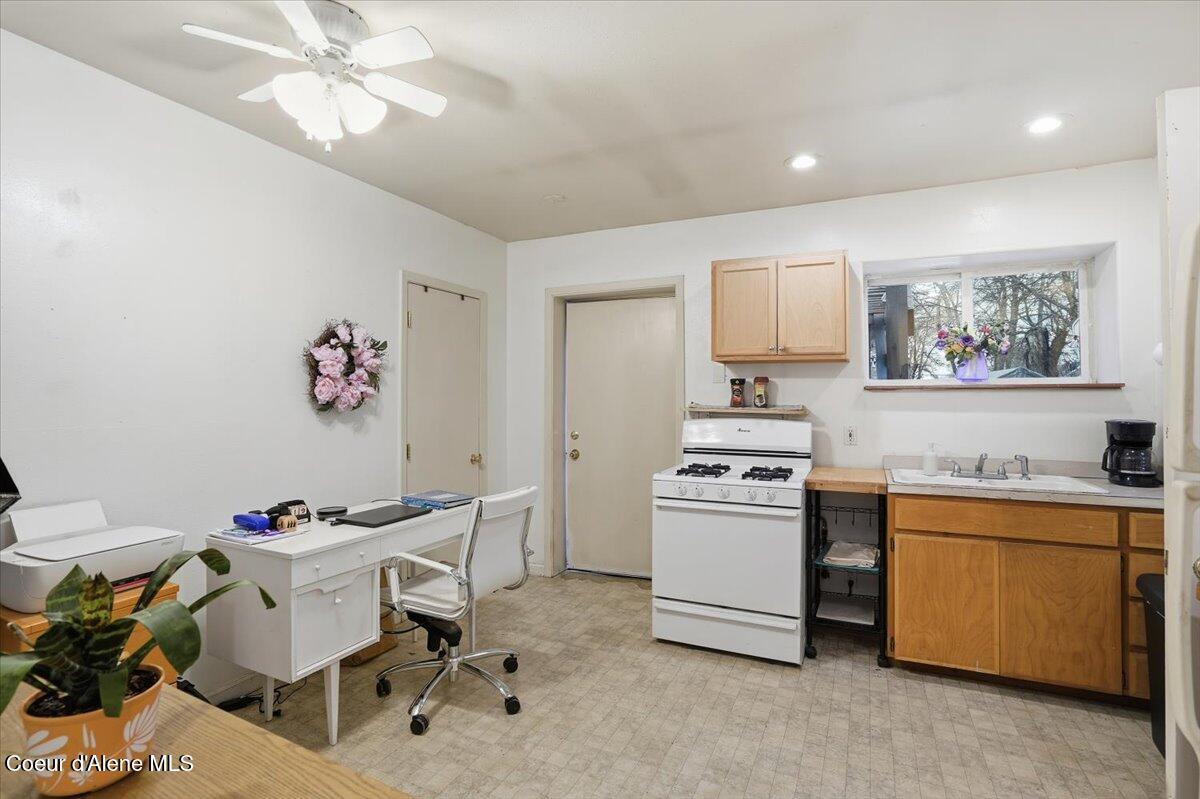 215 North Forest Avenue Sandpoint, ID 83864 - Photo 30 of 39 31-ADU Kitchen