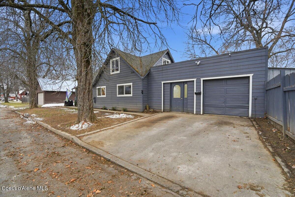 215 North Forest Avenue Sandpoint, ID 83864 - Photo 3 of 39 03-Front of Home