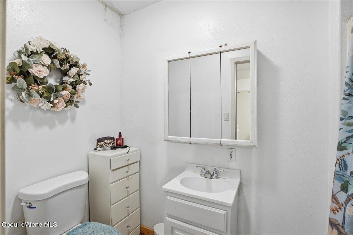 215 North Forest Avenue Sandpoint, ID 83864 - Photo 37 of 39 38-ADU Full Bath