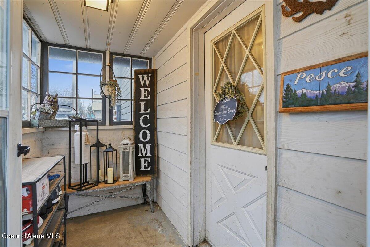 215 North Forest Avenue Sandpoint, ID 83864 - Photo 4 of 39 04-Front Entry