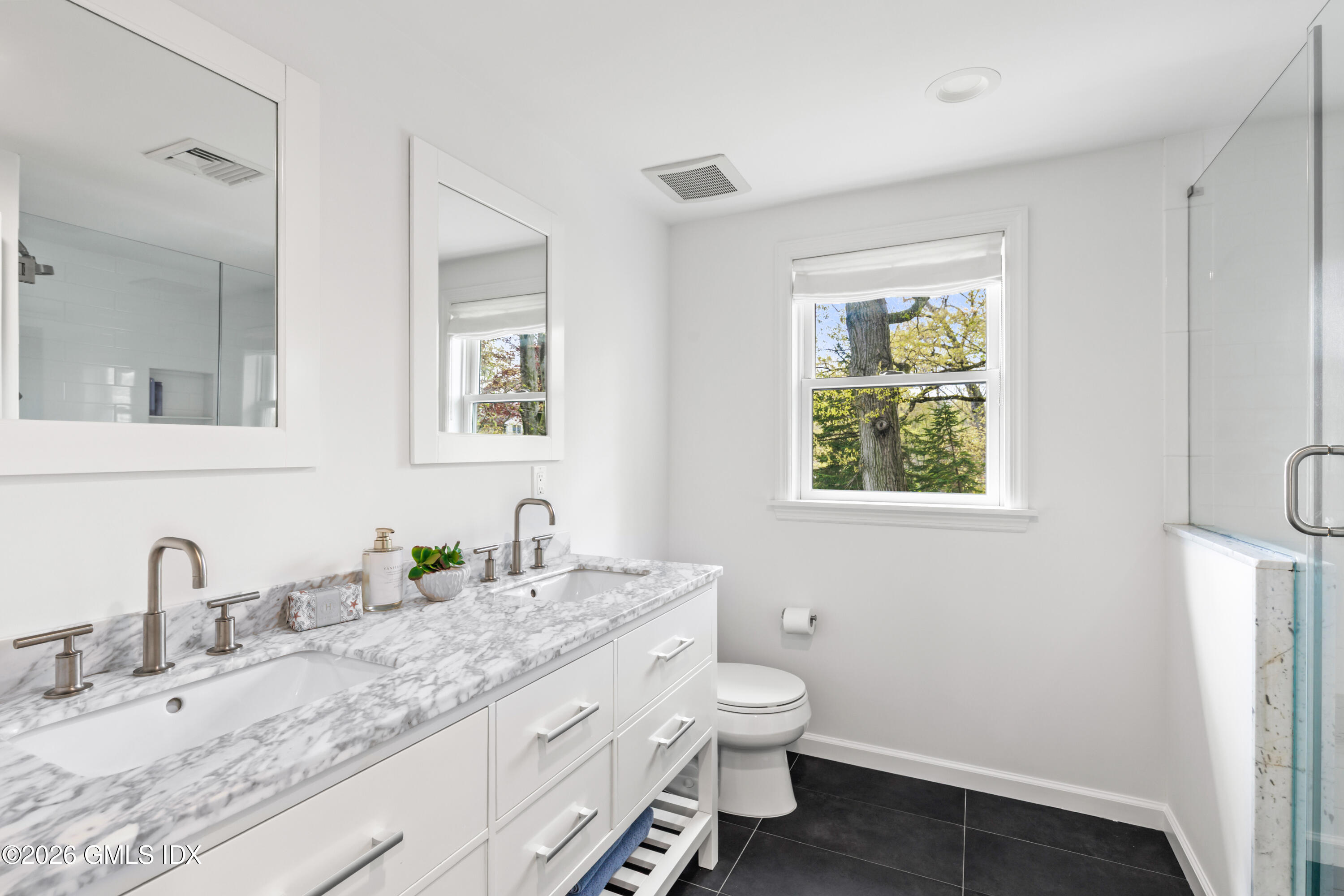 74 Long Meadow Road Riverside, CT 06878 - Photo 15 of 38 Hall Bathroom