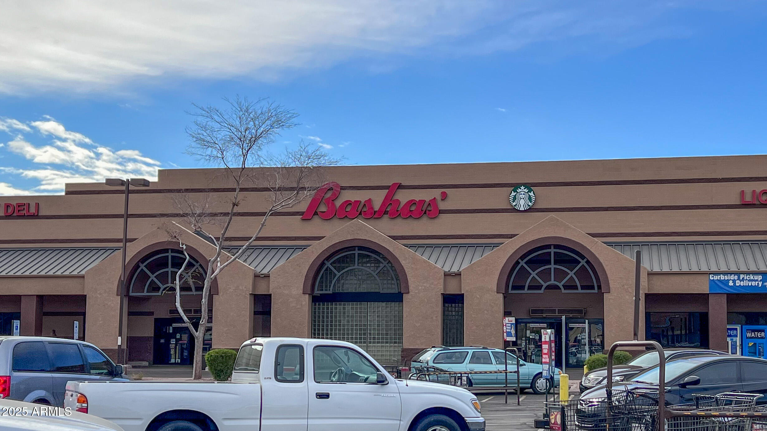 2739 West Rancho Drive Phoenix, AZ 85017 - Photo 28 of 33 a front view of a building with parking