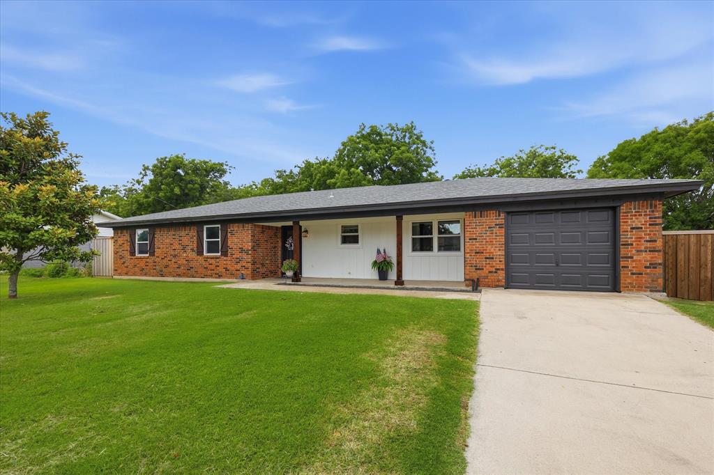 1005 North Miller Street Decatur, TX 76234 - Photo 1 of 30