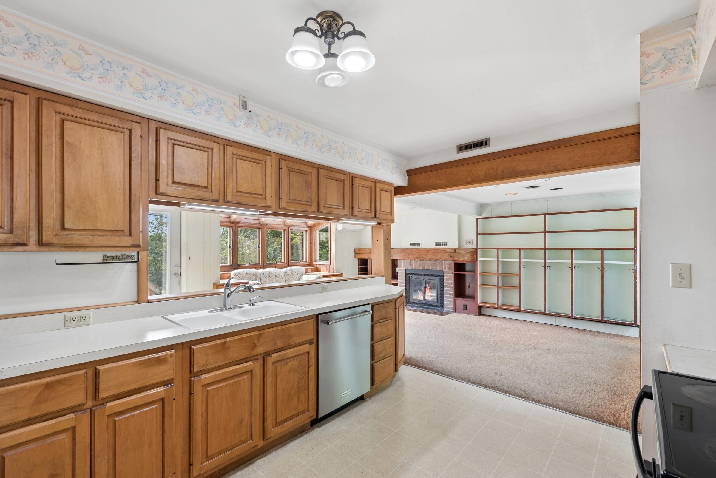 415 Ridgeway Street St. Joseph, MI 49085 - Photo 10 of 36 10-Kitchen to Family Room