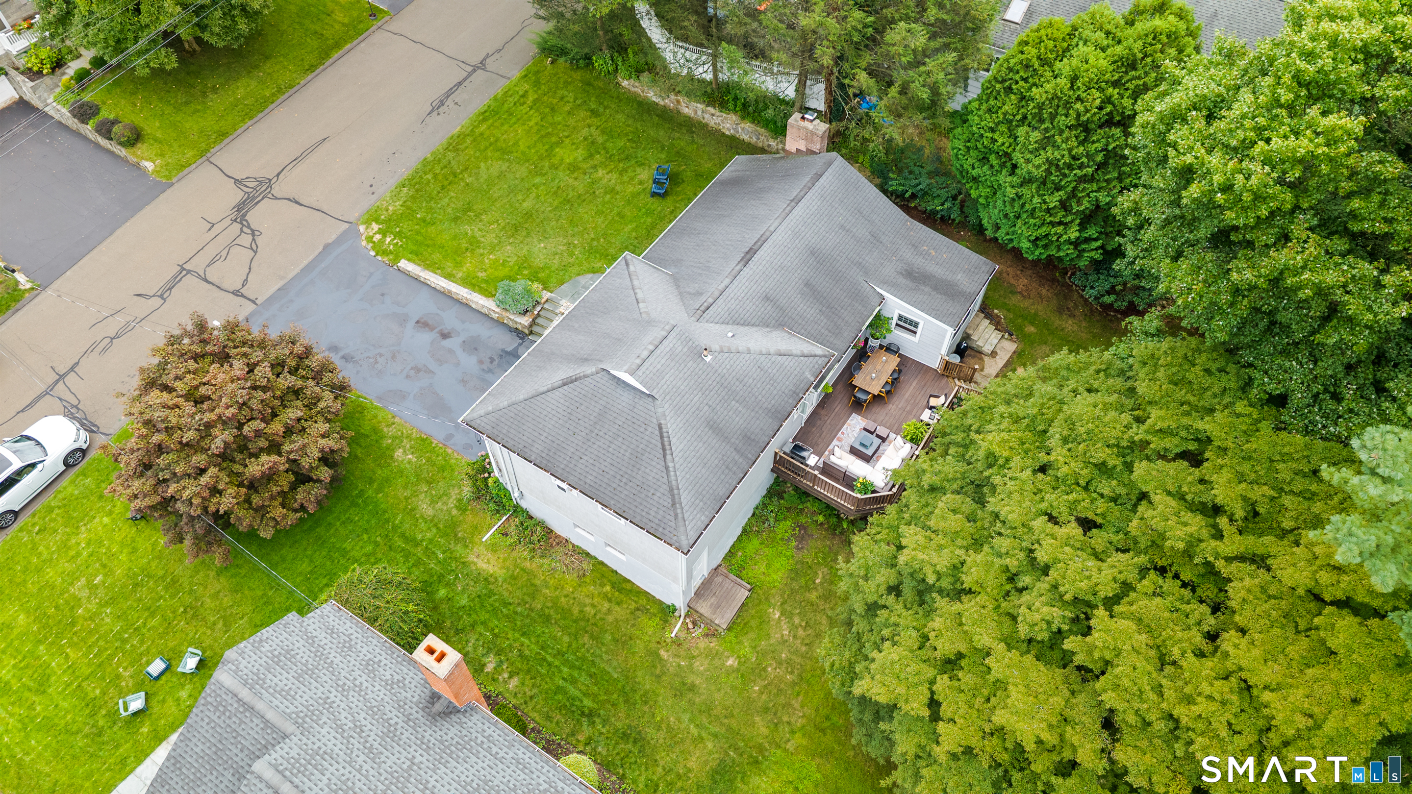 87 Oxbow Road Fairfield, CT 06824 - Photo 36 of 37 Gallery Image 36