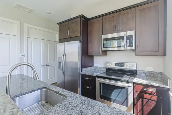 $270,000 | 1017 Keenan Court, Unit 21B, South Bend, IN 46615
