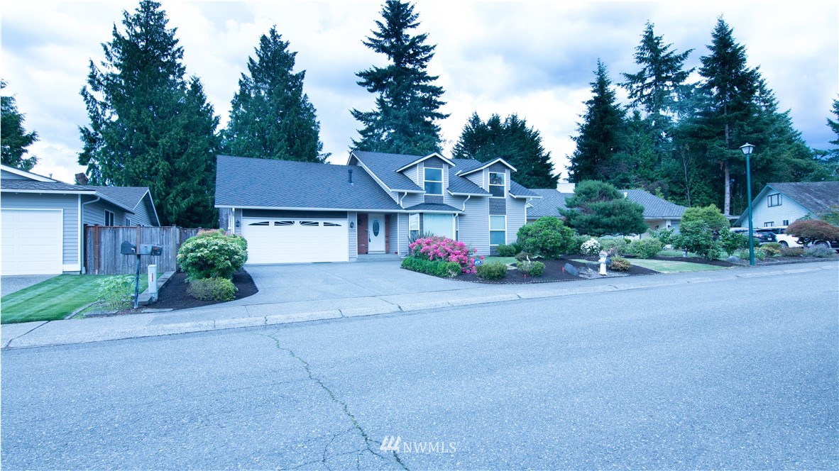 17036 159th Place Southeast Renton, WA 98058 - Photo 2 of 25 Gallery Image 2