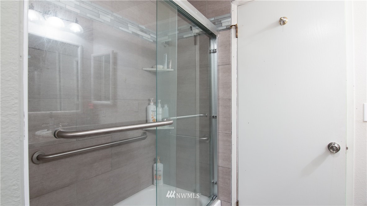 17036 159th Place Southeast Renton, WA 98058 - Photo 14 of 25 Gallery Image 14