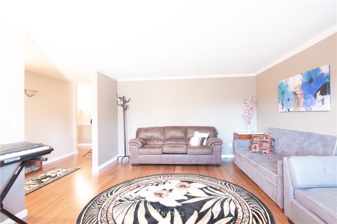 17036 159th Place Southeast Renton, WA 98058 - Photo 5 of 25 Gallery Image 5