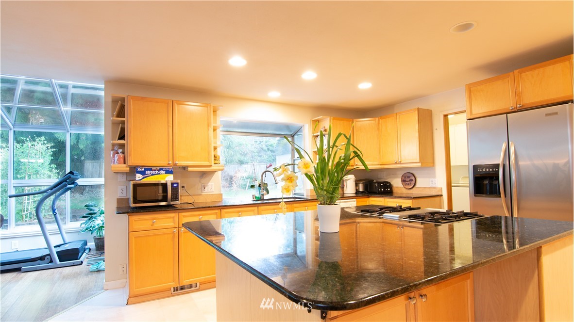 17036 159th Place Southeast Renton, WA 98058 - Photo 7 of 25 Gallery Image 7