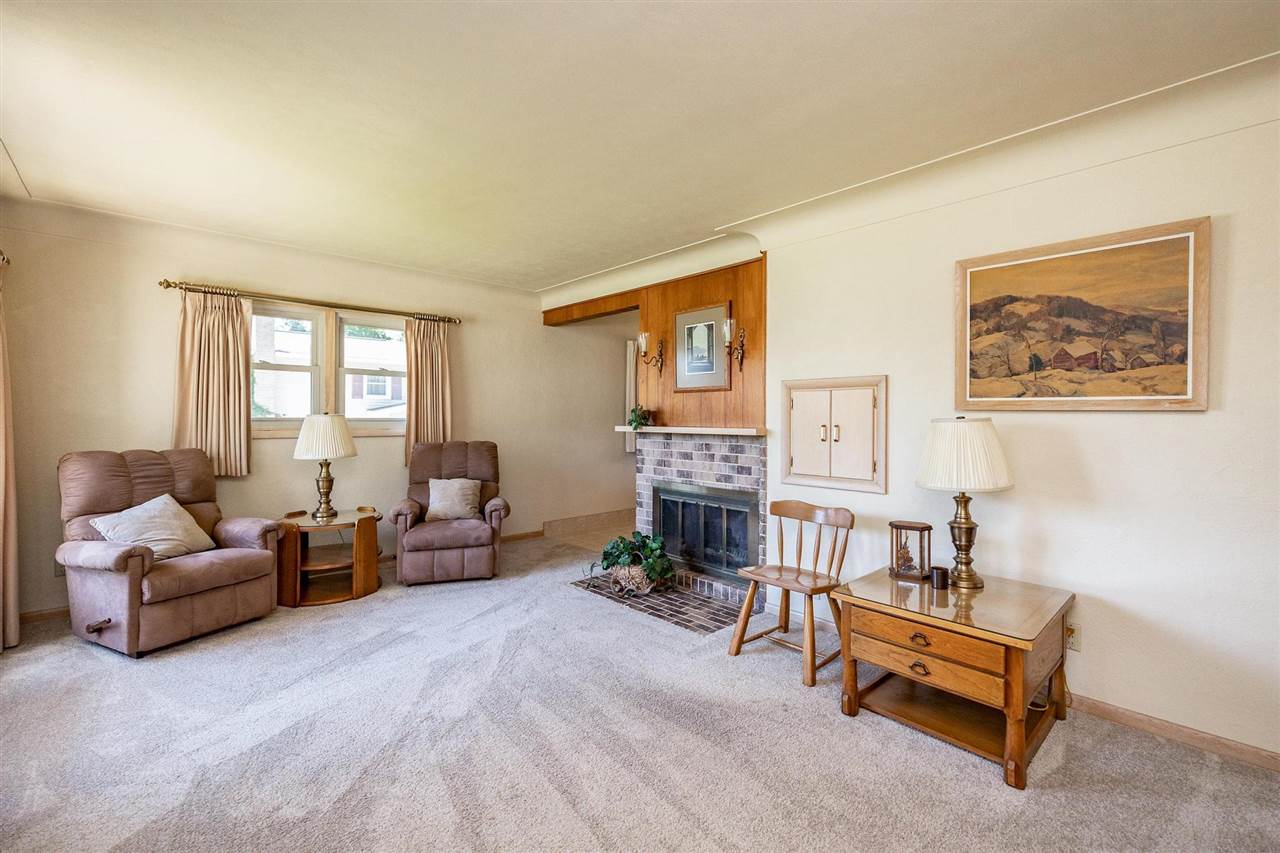 1004 Raney Street Hiawatha, IA 52233 - Photo 6 of 34 Gallery Image 6