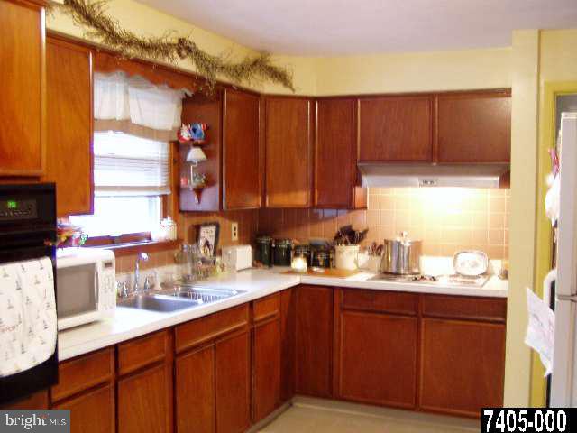 595 Sparton Road York, PA 17403 - Photo 2 of 8 Gallery Image 2