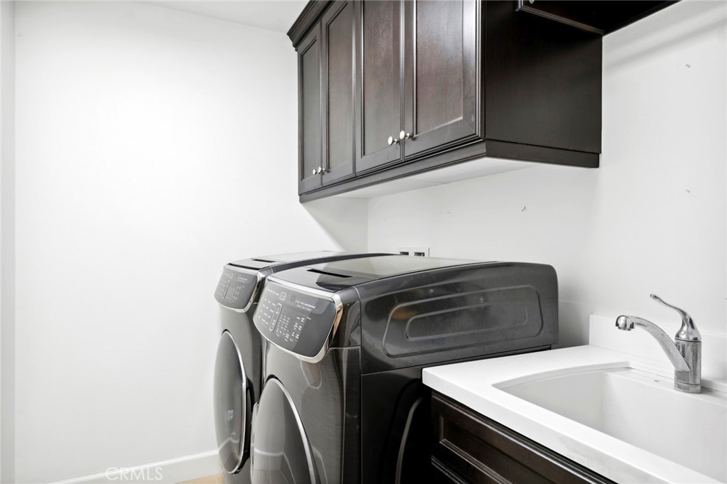 24 Tesoro Irvine, CA 92618 - Photo 41 of 75 a utility room with dryer and washer