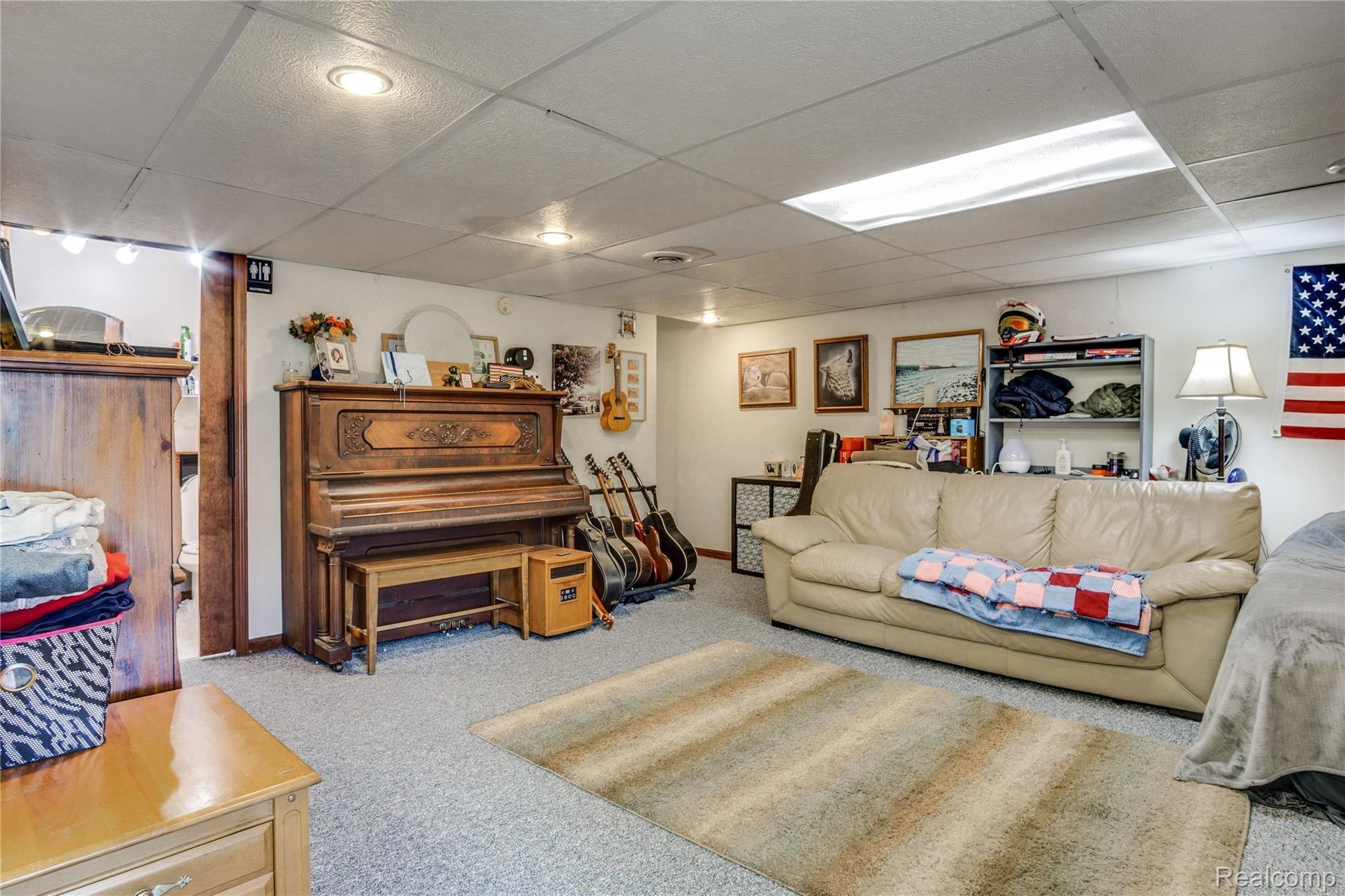 851 Oakcrest Road Howell, MI 48843 - Photo 21 of 26 Interiors (26 of 28).jpg