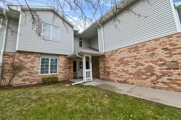 $219,900 | 3583 Blue Jay Way, Unit 101, Eagan, MN 55123